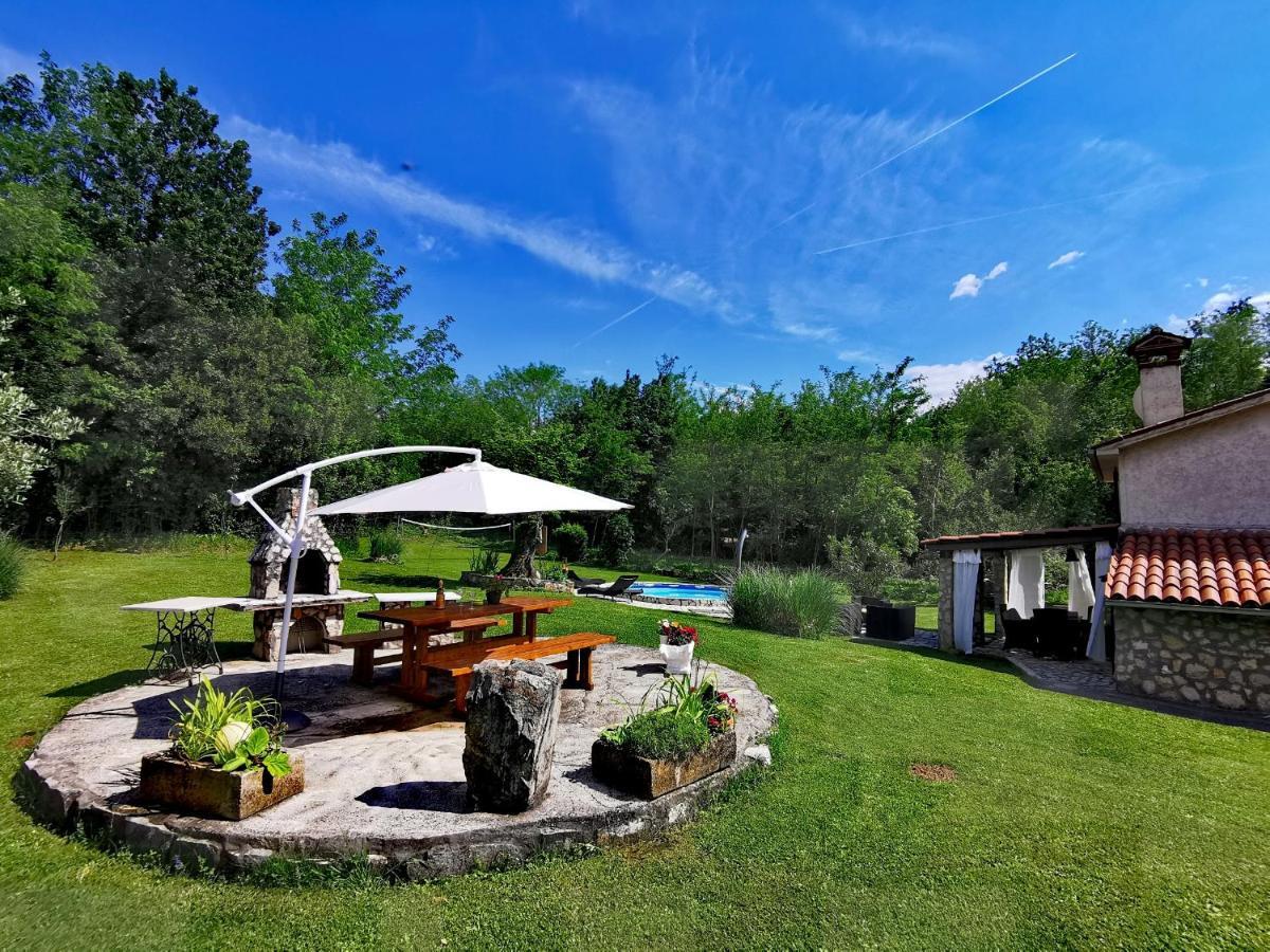 Holiday House Vuki Nedescina Экстерьер фото