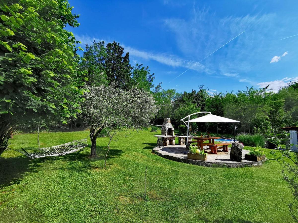 Holiday House Vuki Nedescina Экстерьер фото
